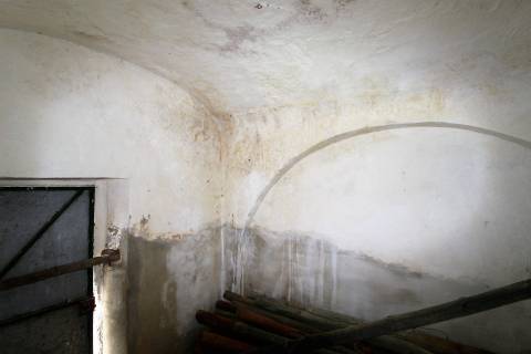 Para Reconstruir...Terreno com Ruína perto de Pechão!!!