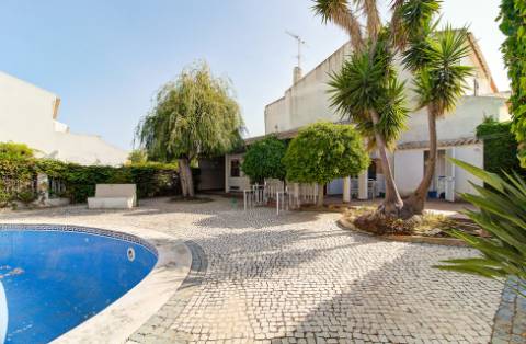 Moradia em Altura, a 520 metros da Praia da Alagoa