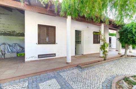 Moradia em Altura, a 520 metros da Praia da Alagoa