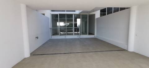 Moradia totalmente renovada numa zona calma onde predomina a habitação unifamiliar!