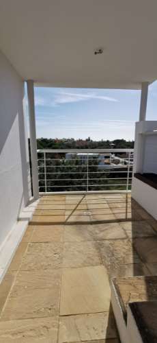 Moradia totalmente renovada numa zona calma onde predomina a habitação unifamiliar!