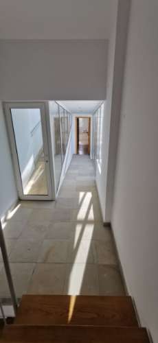 Moradia totalmente renovada numa zona calma onde predomina a habitação unifamiliar!