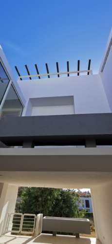 Moradia totalmente renovada numa zona calma onde predomina a habitação unifamiliar!