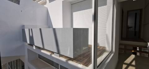 Moradia totalmente renovada numa zona calma onde predomina a habitação unifamiliar!