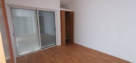 Moradia totalmente renovada numa zona calma onde predomina a habitação unifamiliar!