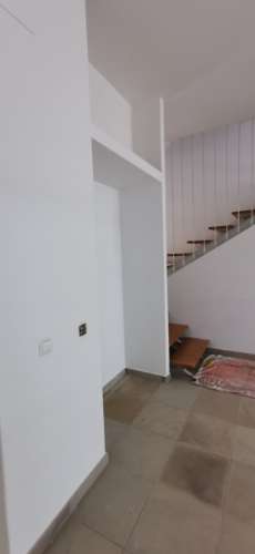 Moradia totalmente renovada numa zona calma onde predomina a habitação unifamiliar!