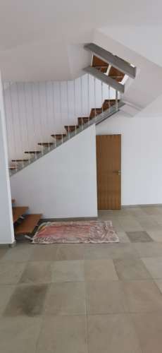 Moradia totalmente renovada numa zona calma onde predomina a habitação unifamiliar!