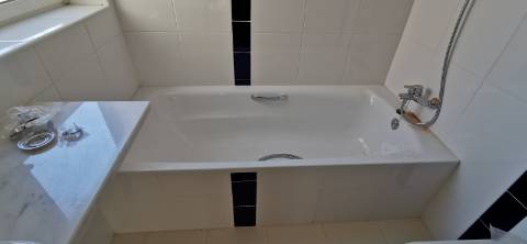 Moradia totalmente renovada numa zona calma onde predomina a habitação unifamiliar!