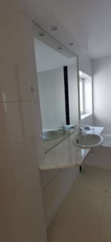 Moradia totalmente renovada numa zona calma onde predomina a habitação unifamiliar!