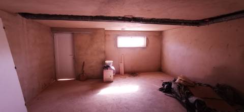 Moradia totalmente renovada numa zona calma onde predomina a habitação unifamiliar!