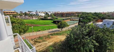 Moradia totalmente renovada numa zona calma onde predomina a habitação unifamiliar!