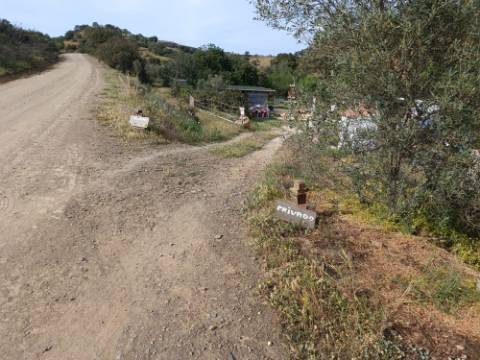 TERRENO RUSTICO COM 2.320 M2 - PLANO - ÁGUA - ELETRICIDADE - PISA BARRO - CASTRO MARIM - ALGARVE