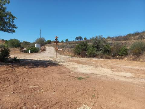 TERRENO RUSTICO COM 2.320 M2 - PLANO - ÁGUA - ELETRICIDADE - PISA BARRO - CASTRO MARIM - ALGARVE