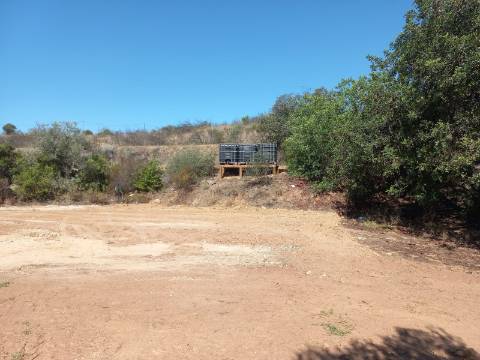 TERRENO RUSTICO COM 2.320 M2 - PLANO - ÁGUA - ELETRICIDADE - PISA BARRO - CASTRO MARIM - ALGARVE