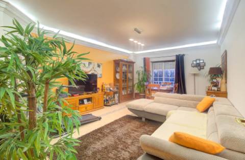 Apartamento T2 com Lugar de Parqueamento e sótão