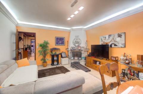 Apartamento T2 com Lugar de Parqueamento e sótão