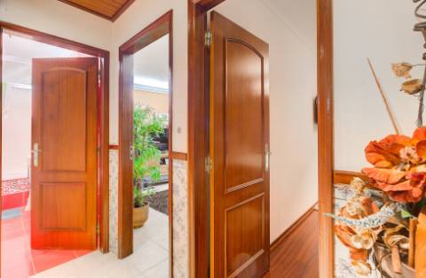 Apartamento T2 com Lugar de Parqueamento e sótão