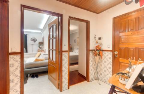 Apartamento T2 com Lugar de Parqueamento e sótão