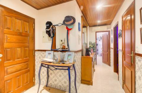 Apartamento T2 com Lugar de Parqueamento e sótão