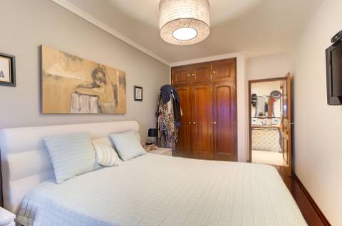 Apartamento T2 com Lugar de Parqueamento e sótão