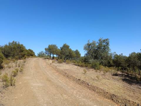 TERRENO COM 33.600 M2 - POSSIBILIDADE DE CONSTRUIR ARMAZEM - PRÓXIMO AZINHAL EM CASTRO MARIM - ALGARVE