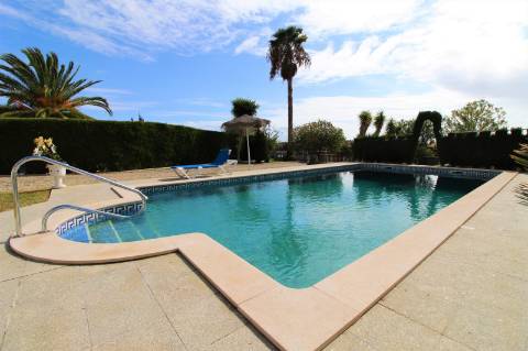 Lindíssima moradia isolada com piscina em excelente localização na Quinta do Sobral, Castro Martim