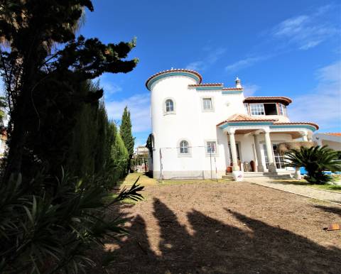 Lindíssima moradia isolada com piscina em excelente localização na Quinta do Sobral, Castro Martim