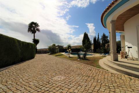 Lindíssima moradia isolada com piscina em excelente localização na Quinta do Sobral, Castro Martim