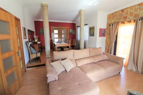 Lindíssima moradia isolada com piscina em excelente localização na Quinta do Sobral, Castro Martim