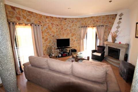 Lindíssima moradia isolada com piscina em excelente localização na Quinta do Sobral, Castro Martim