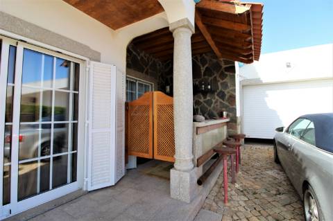 Lindíssima moradia isolada com piscina em excelente localização na Quinta do Sobral, Castro Martim