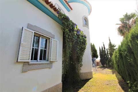 Lindíssima moradia isolada com piscina em excelente localização na Quinta do Sobral, Castro Martim