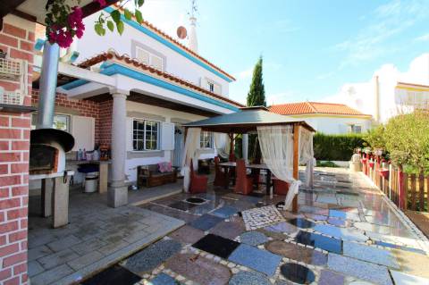 Lindíssima moradia isolada com piscina em excelente localização na Quinta do Sobral, Castro Martim