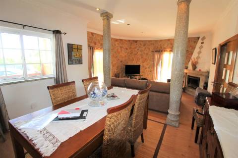 Lindíssima moradia isolada com piscina em excelente localização na Quinta do Sobral, Castro Martim