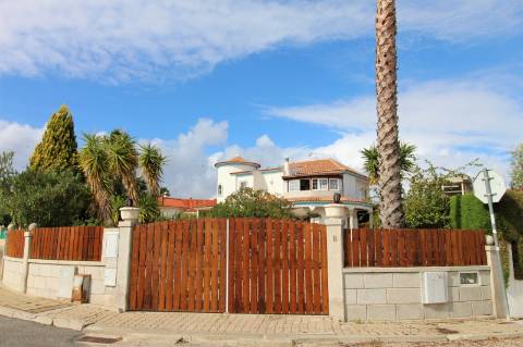 Lindíssima moradia isolada com piscina em excelente localização na Quinta do Sobral, Castro Martim