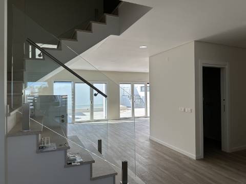 Magnifica moradia novaT4 com piscina e garagem!