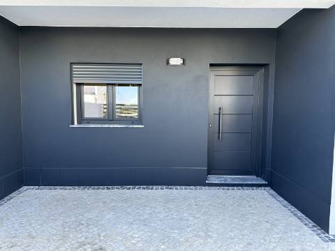 Magnifica moradia novaT4 com piscina e garagem!