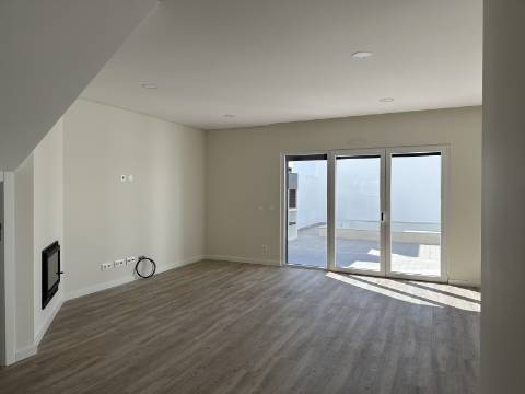 Magnifica moradia novaT4 com piscina e garagem!