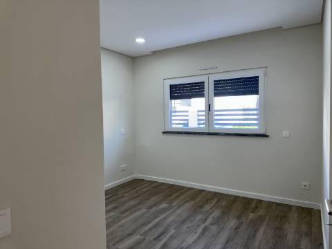 Magnifica moradia novaT4 com piscina e garagem!