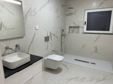 Magnifica moradia novaT4 com piscina e garagem!