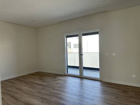 Magnifica moradia novaT4 com piscina e garagem!