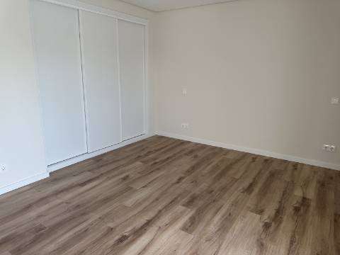 Magnifica moradia novaT4 com piscina e garagem!