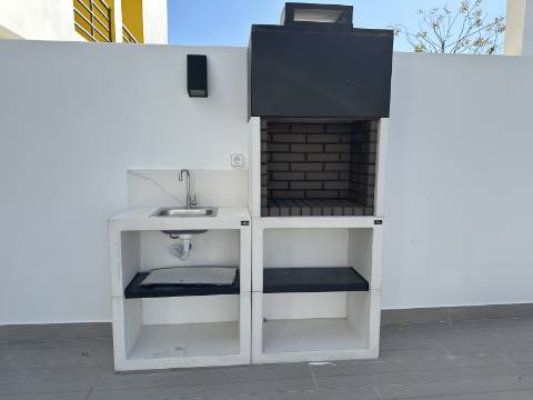 Magnifica moradia novaT4 com piscina e garagem!