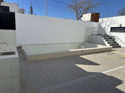 Magnifica moradia novaT4 com piscina e garagem!