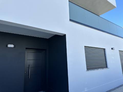 Magnifica moradia novaT4 com piscina e garagem!