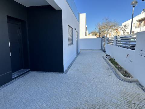 Magnifica moradia novaT4 com piscina e garagem!
