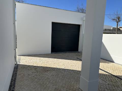 Magnifica moradia novaT4 com piscina e garagem!