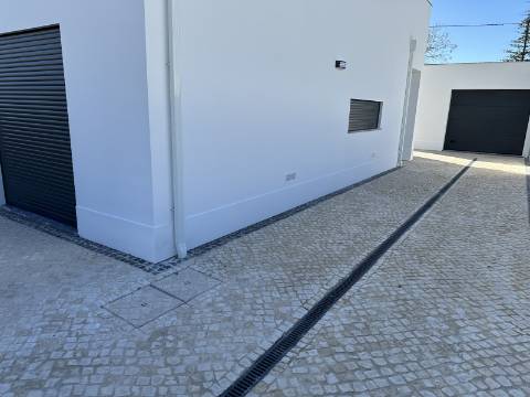 Magnifica moradia novaT4 com piscina e garagem!