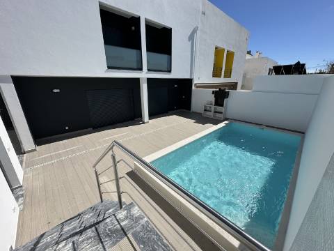 Magnifica moradia novaT4 com piscina e garagem!