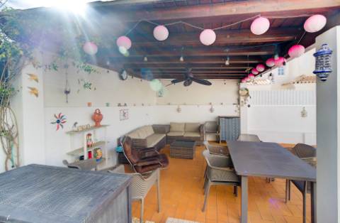 Fantástica Moradia V4 com Parqueamento, Jardim, Piscina e zona BBQ em Altura